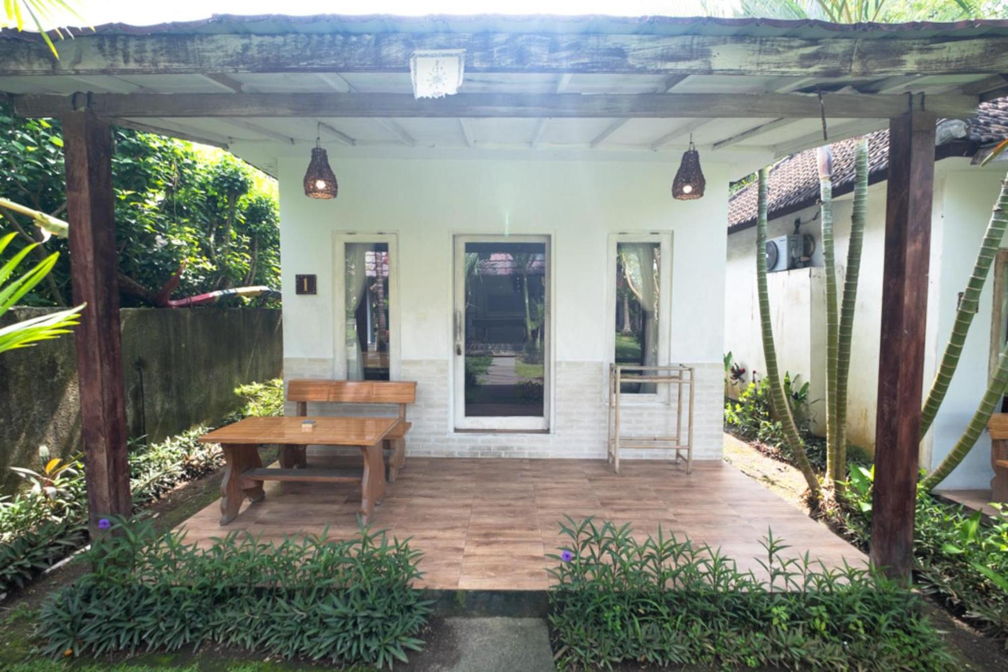 Agung Wiwin Homestay & Restaurant Mengwi Exterior photo